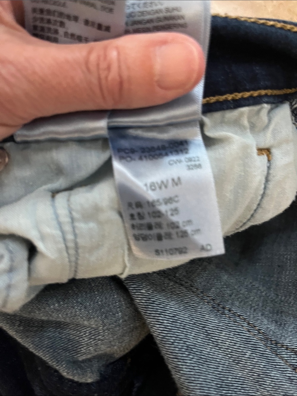 Levi's Dark Indigo Women’s Classic Straight Jeans - Picture 3 of 3